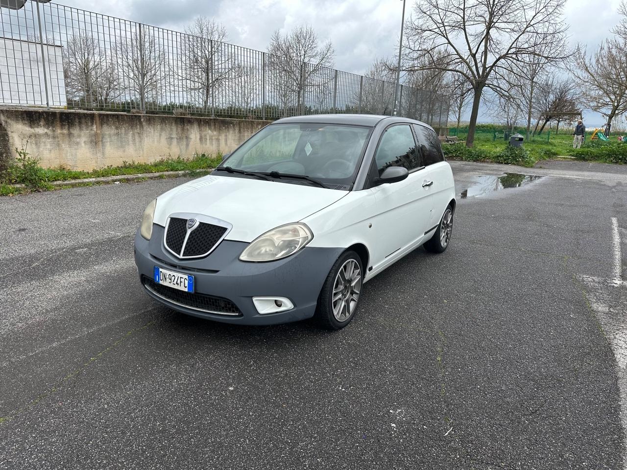 Lancia Ypsilon 1.3 MJT 75 CV Argento