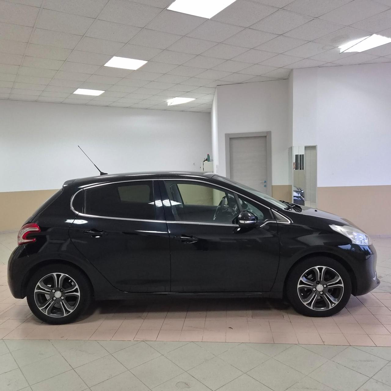 Peugeot 208 1.4 HDi 68 CV 5 porte Allure