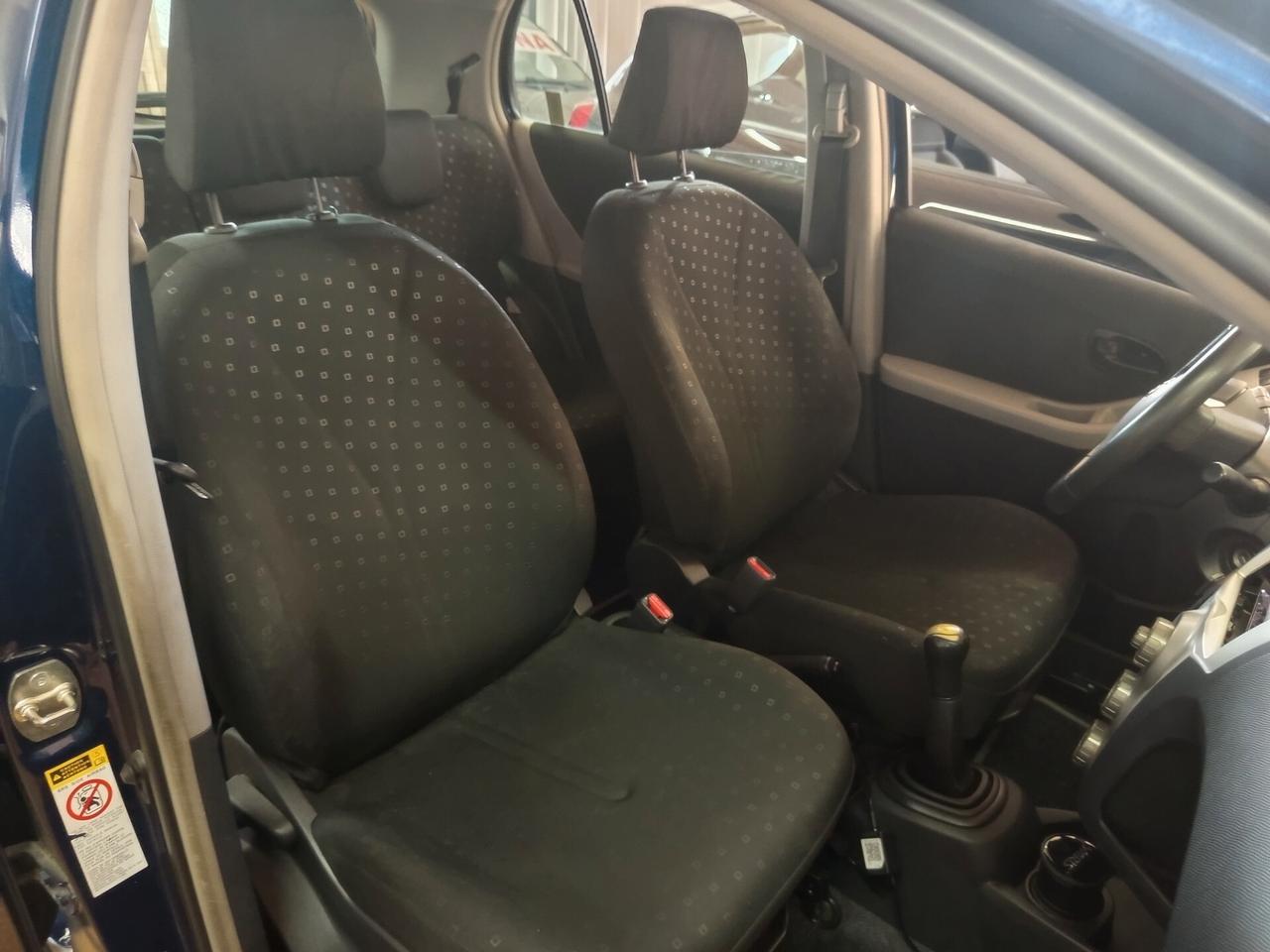 Toyota Yaris 1.0 5 porte, 126 Mila chilometri ok neopatentati