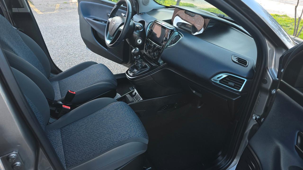 Lancia Ypsilon 1.0 FireFly 5 porte S&S Hybrid Gold