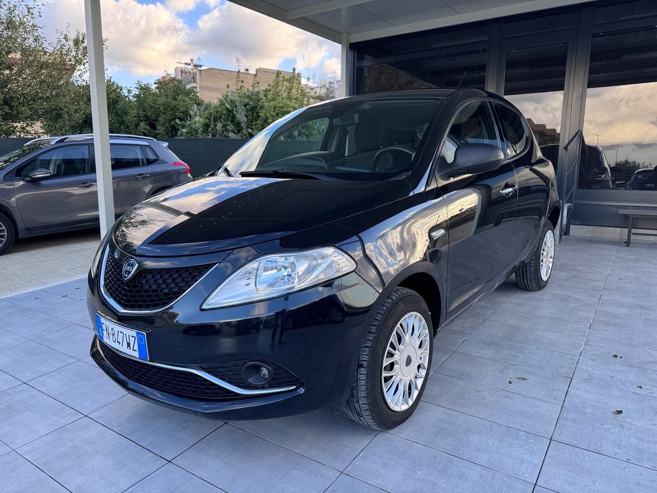 Lancia Ypsilon 0.9 TwinAir 85 CV 5 porte Metano Ecochic Platinum