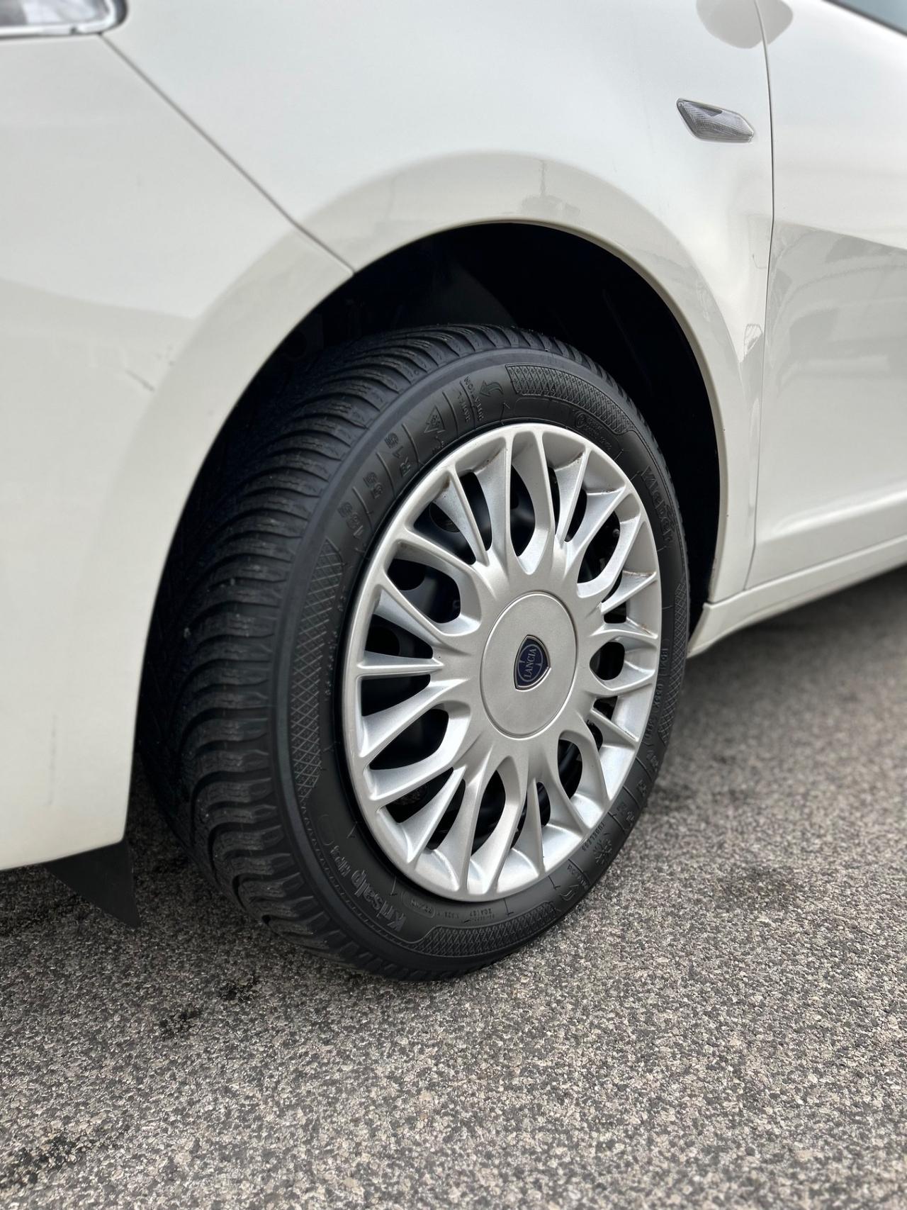 Lancia Ypsilon 1.2 GPL Ecochic Gold