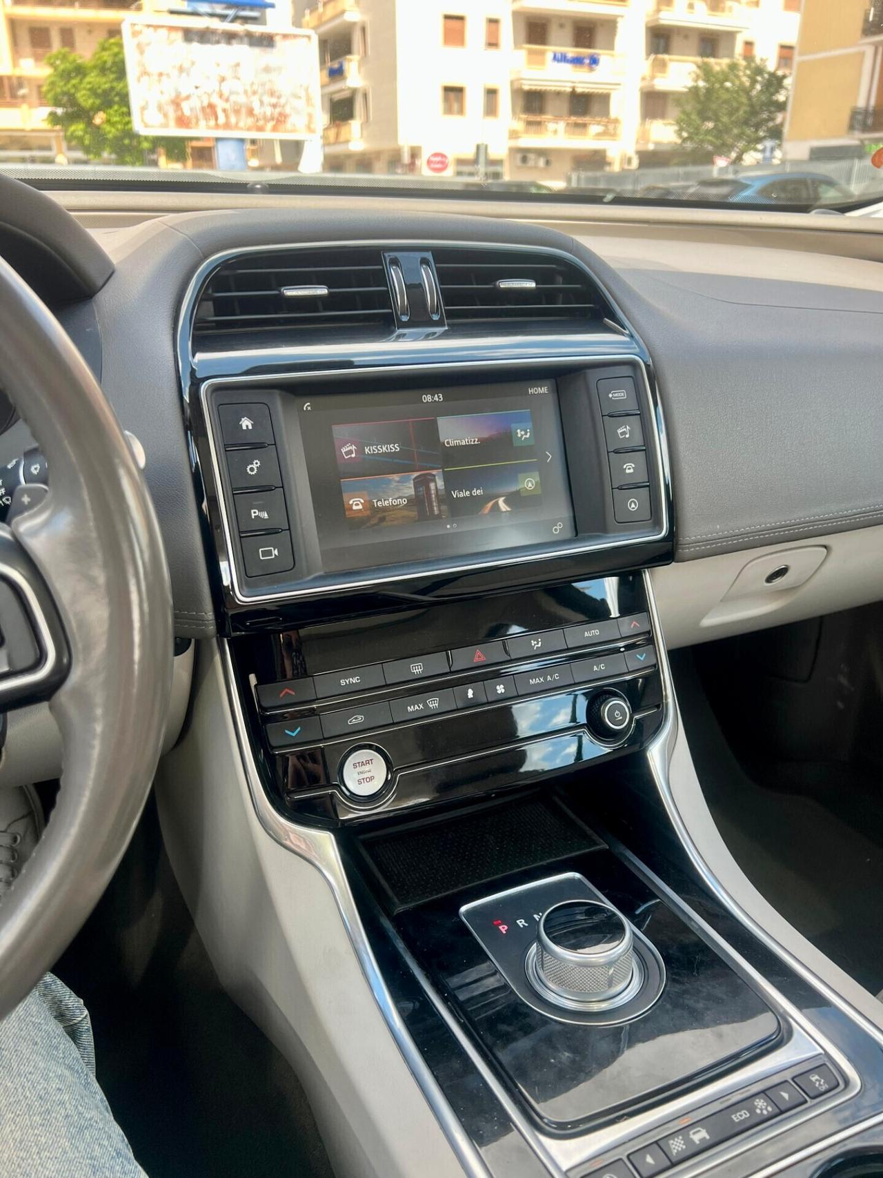 Jaguar XE 2.0 D Turbo 180CV aut. Prestige