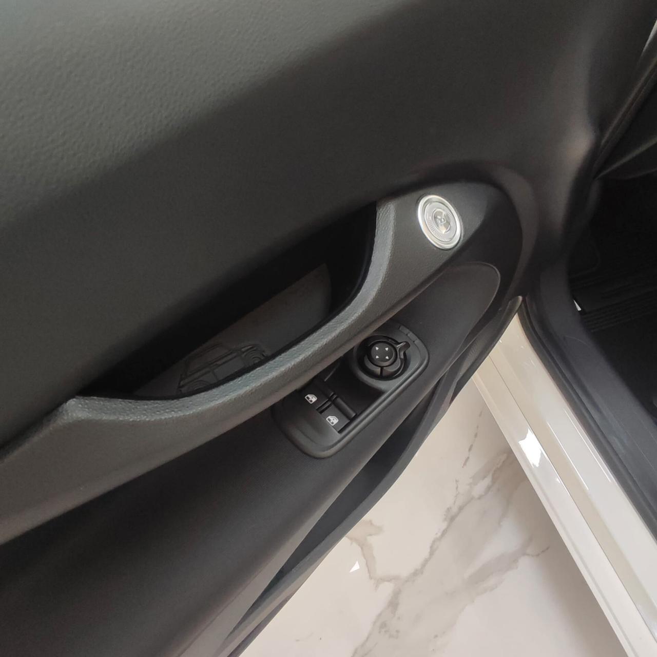 Nuova Fiat 500 Hatchback/ Nuova Km0