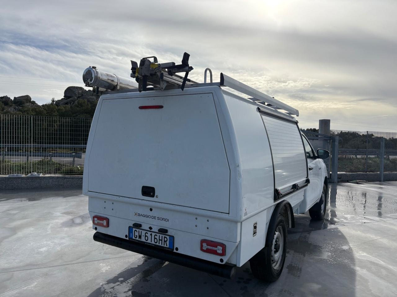 Toyota Hilux 2.4 D-4D A/T 4WD OFFICINA MOBILE, 2 Posti