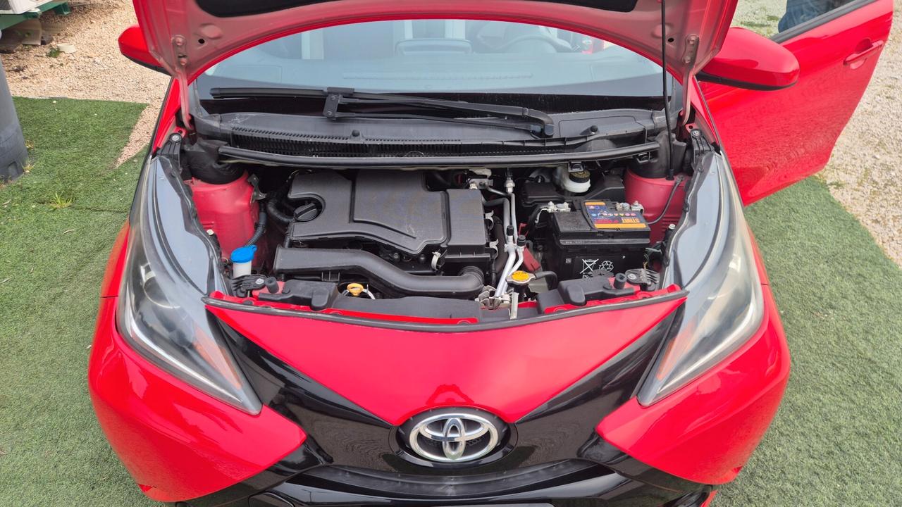 Toyota Aygo 1.0 VVT-i 69 CV 5 porte x-cool