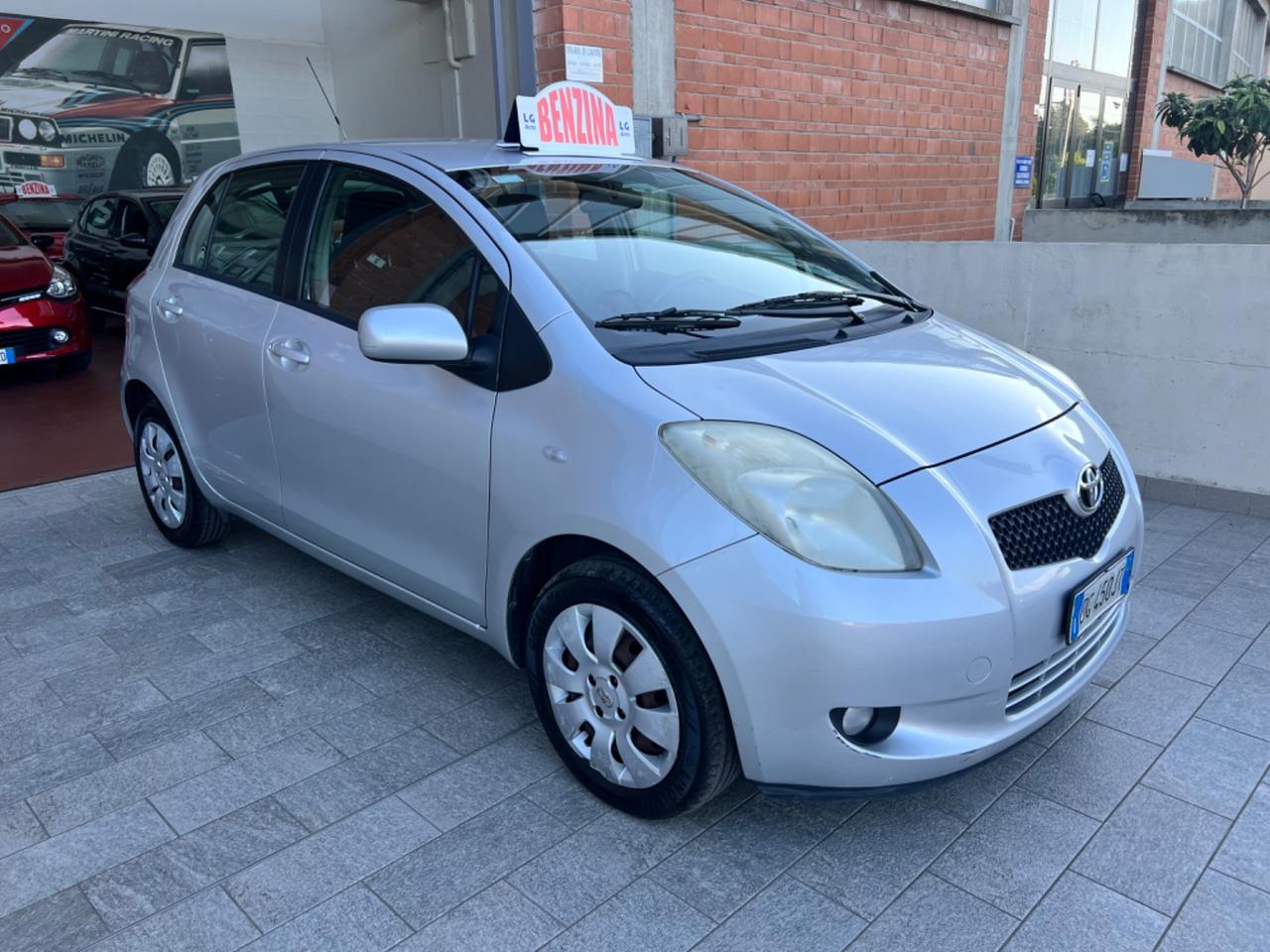 Toyota Yaris 1.0 5 porte Sol