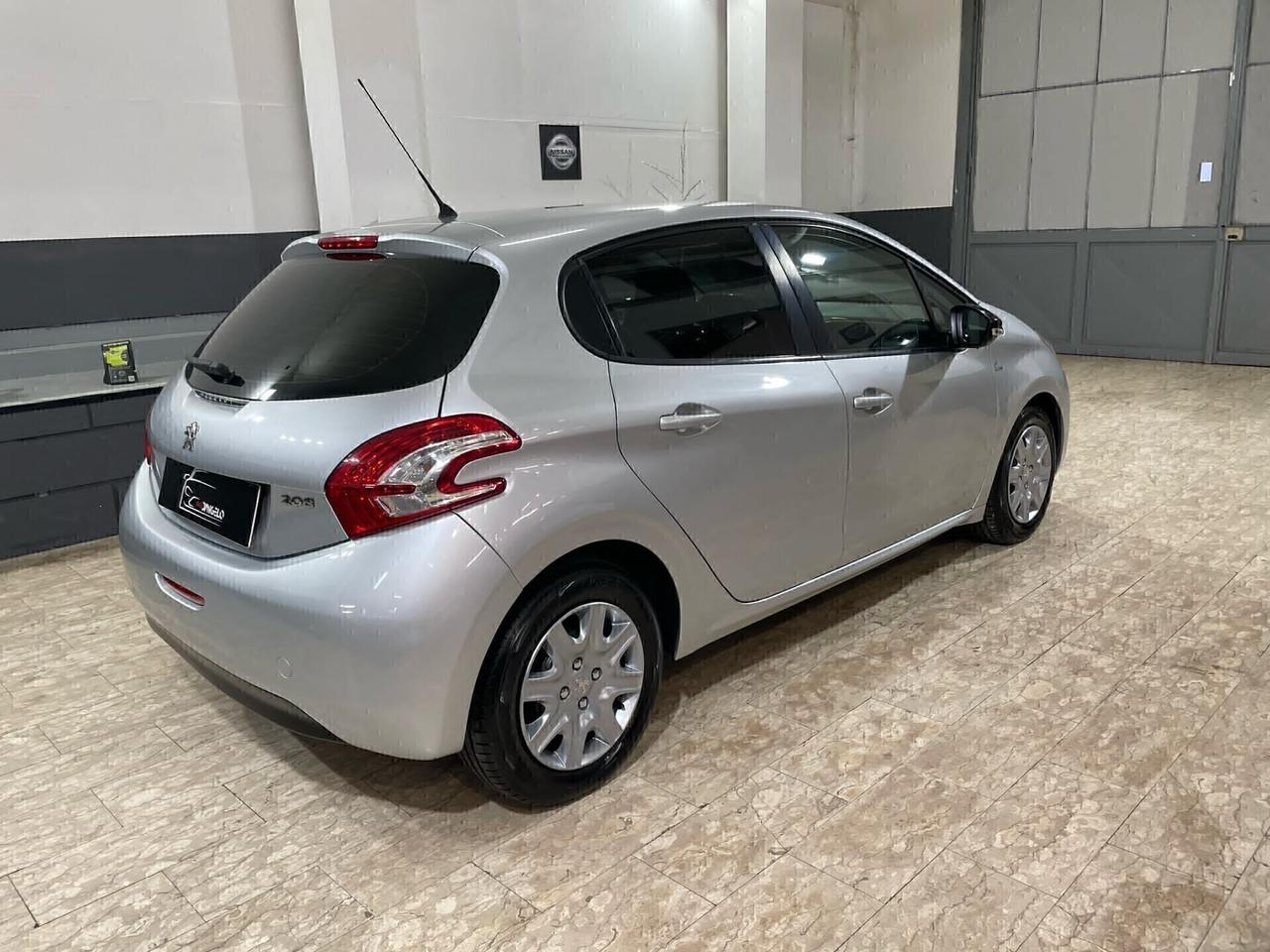 Peugeot 208 1.4 HDi 68 CV 5 porte Allure