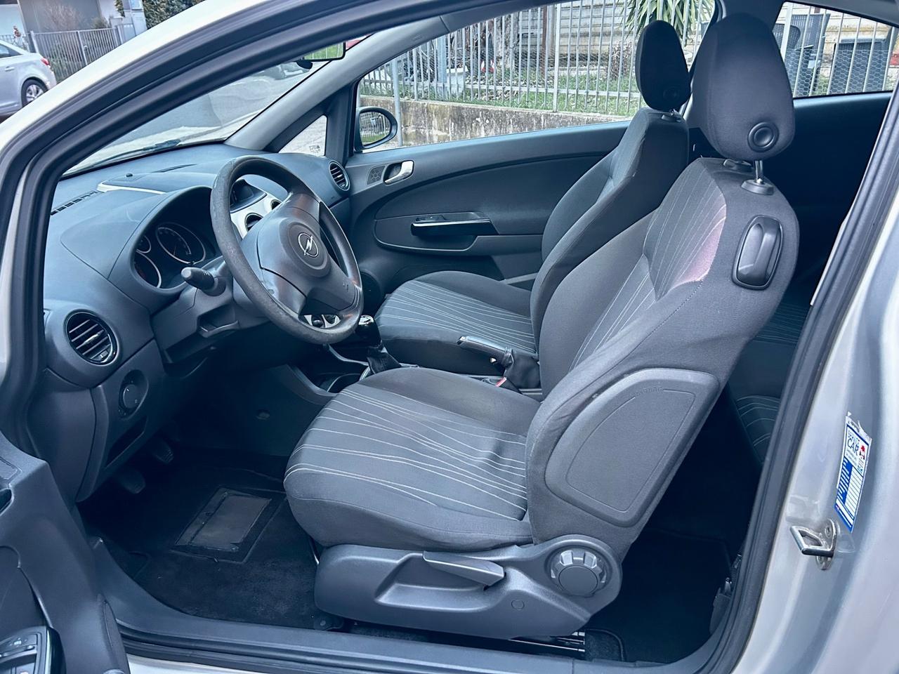 Opel Corsa 1.2 3 porte Sport