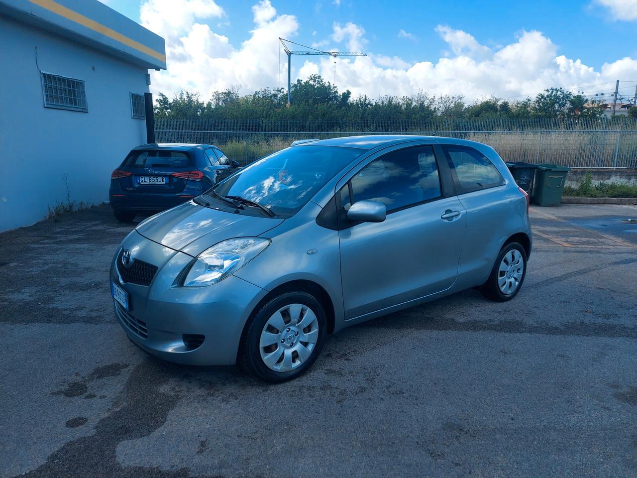Toyota Yaris 1.0 3 porte Sol clima ecc.