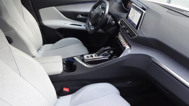 PEUGEOT 3008 BlueHDi 120 S&S EAT6 Allure