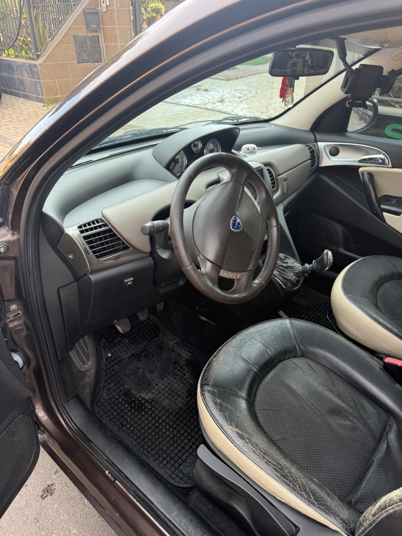 Lancia Ypsilon 1.4 Platino Ecochic GPL