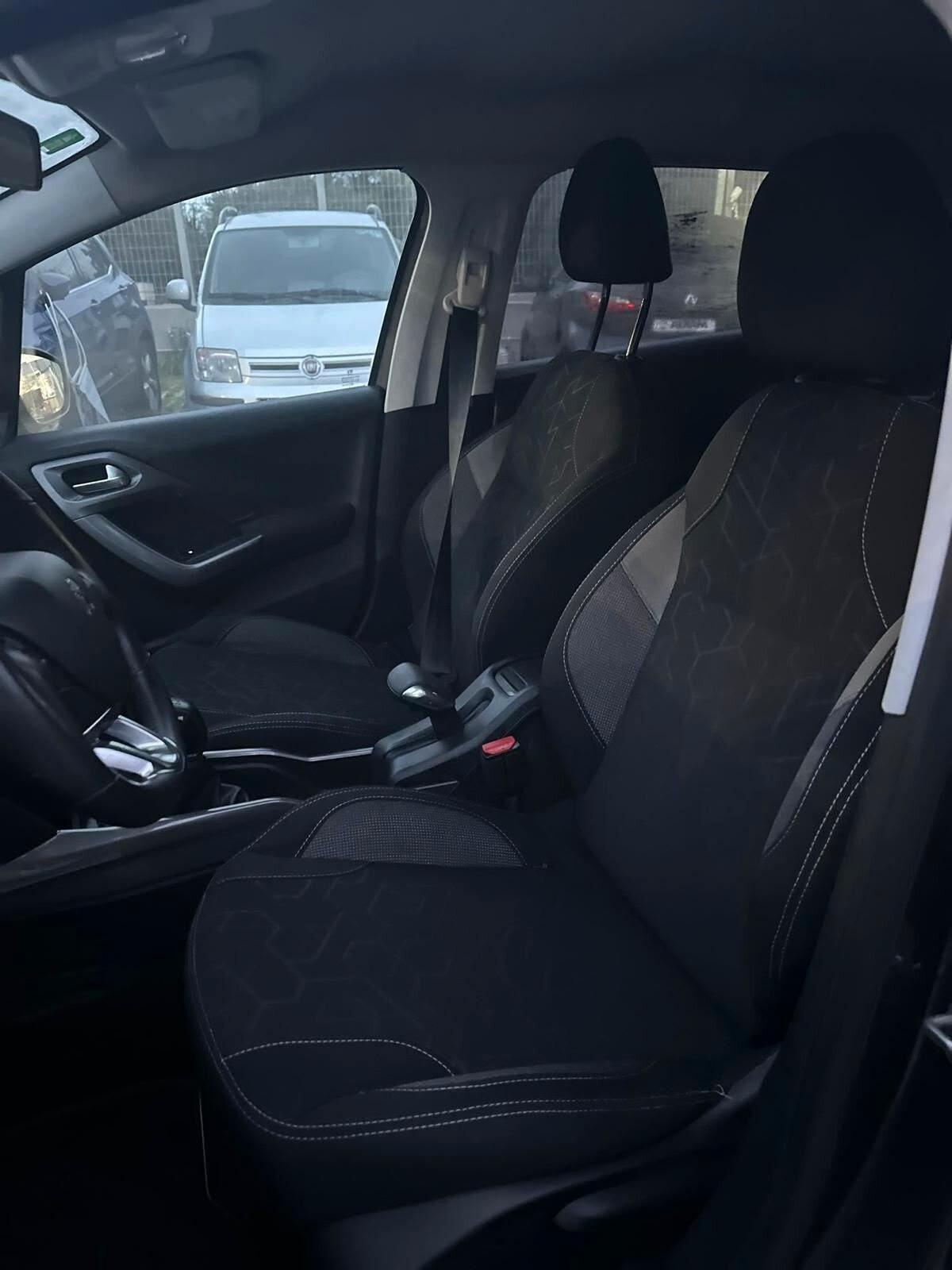 Peugeot 2008 PureTech 82 Allure leggermente grandinata
