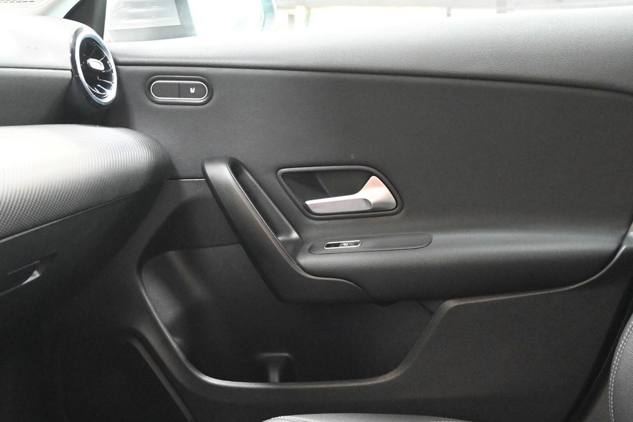 MERCEDES CLA S.Brake (X118) CLA 180 d Automati...