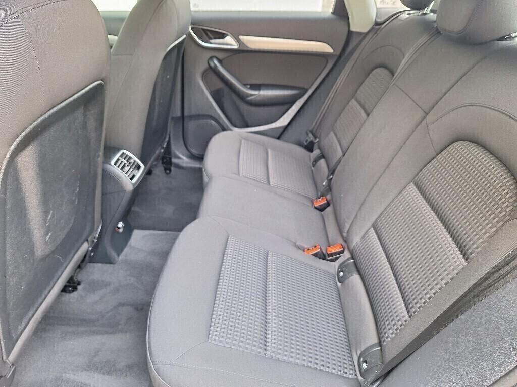 Audi Q3 2.0 TDI 120 CV Sport Navigatore Fari Led.