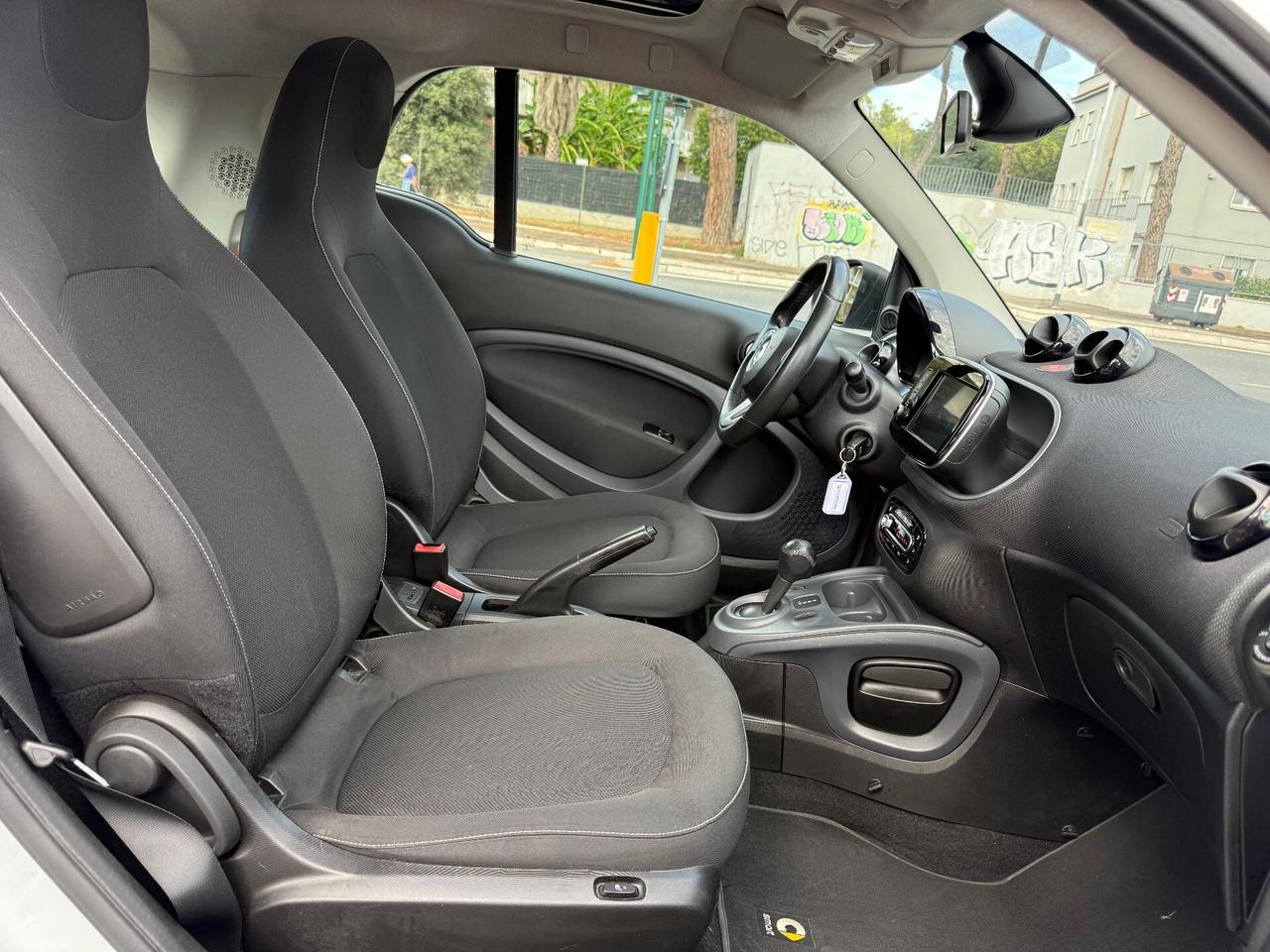 Smart ForTwo 1.0 71cv Coupe Clima cambio Auto Navi