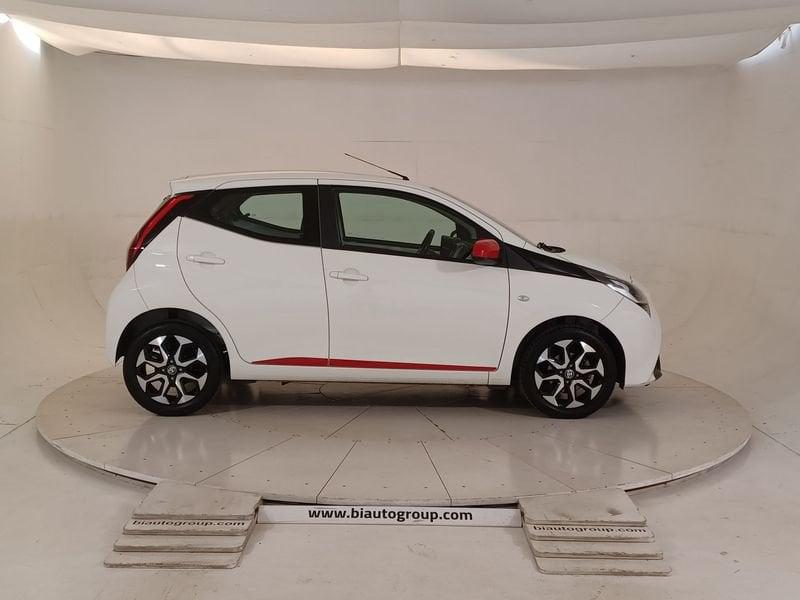 Toyota Aygo II 2018 5p 5p 1.0 x-play 72cv