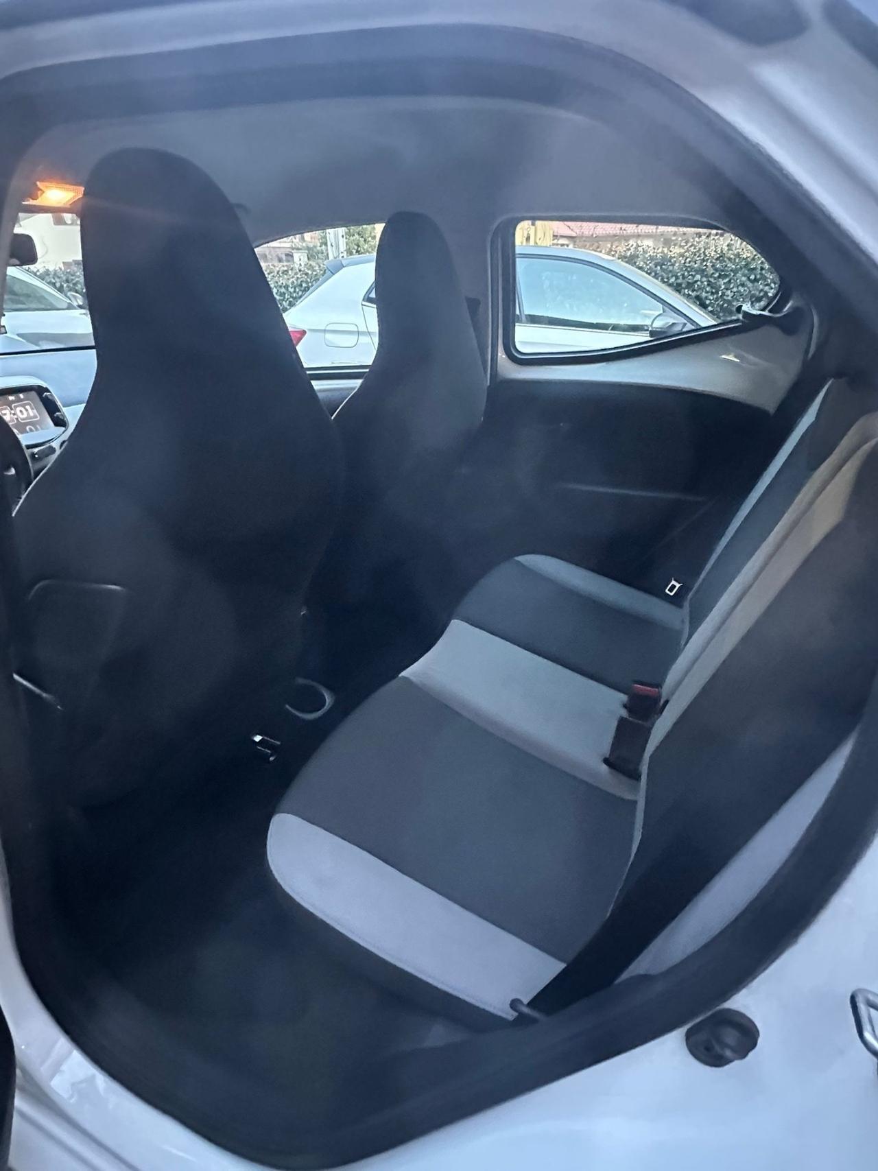 Toyota Aygo 1.0 VVT-i 69 CV 5 porte x-play