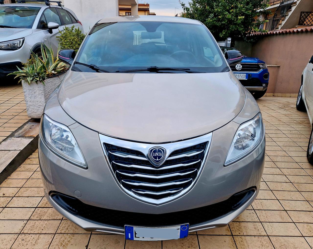 Lancia Ypsilon 0.9 TwinAir 85 CV 5 porte Metano Ecochic Elefantino