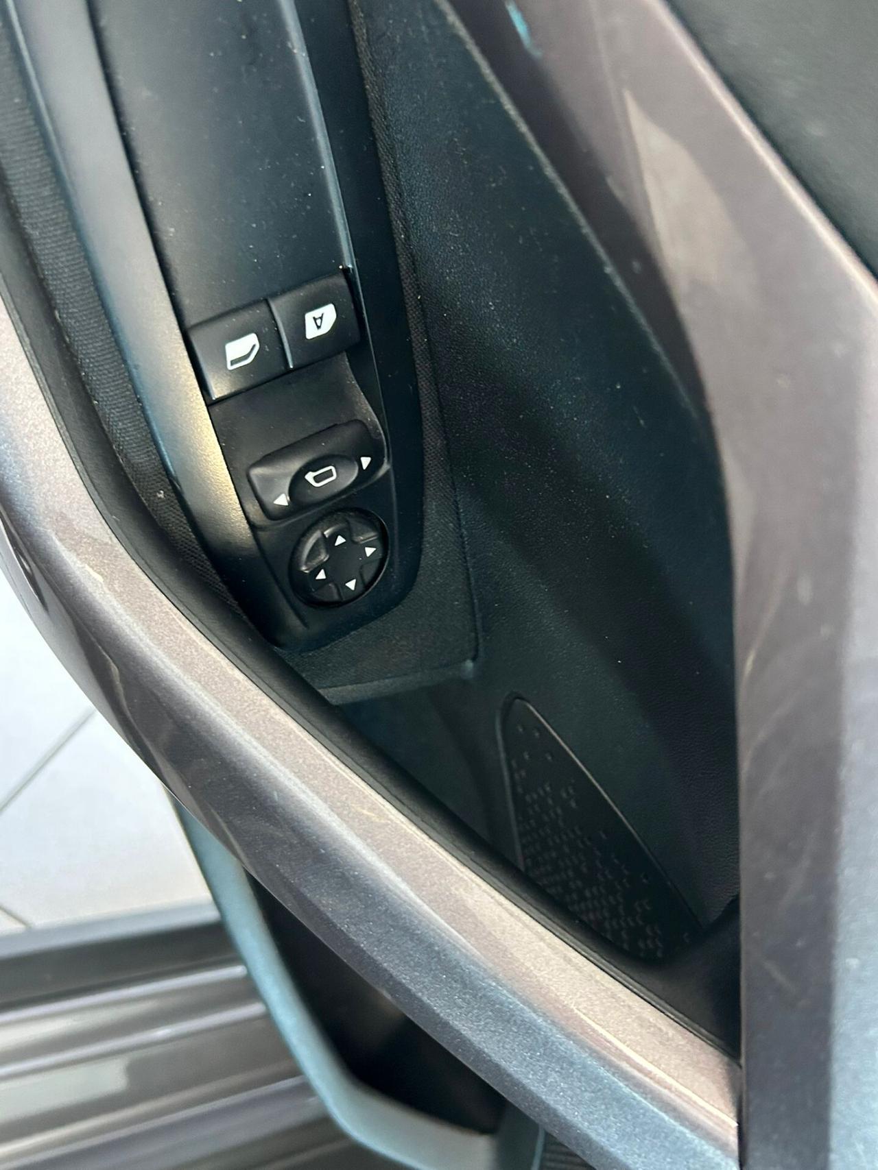 Peugeot 2008 1.2B X NEOPATENTATI 2014