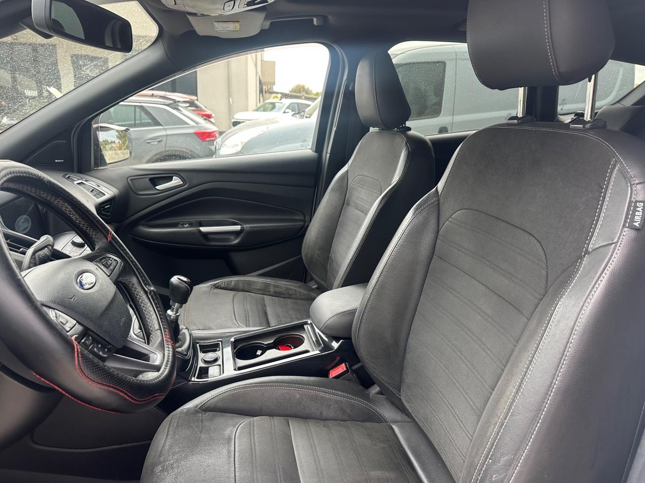 Ford Kuga 1.5 TDCI 120 CV S&S 2WD ST-Line