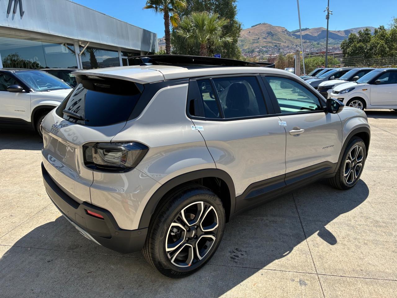 Jeep Avenger 1.2 Turbo 100 Cv summit bicolor tetto