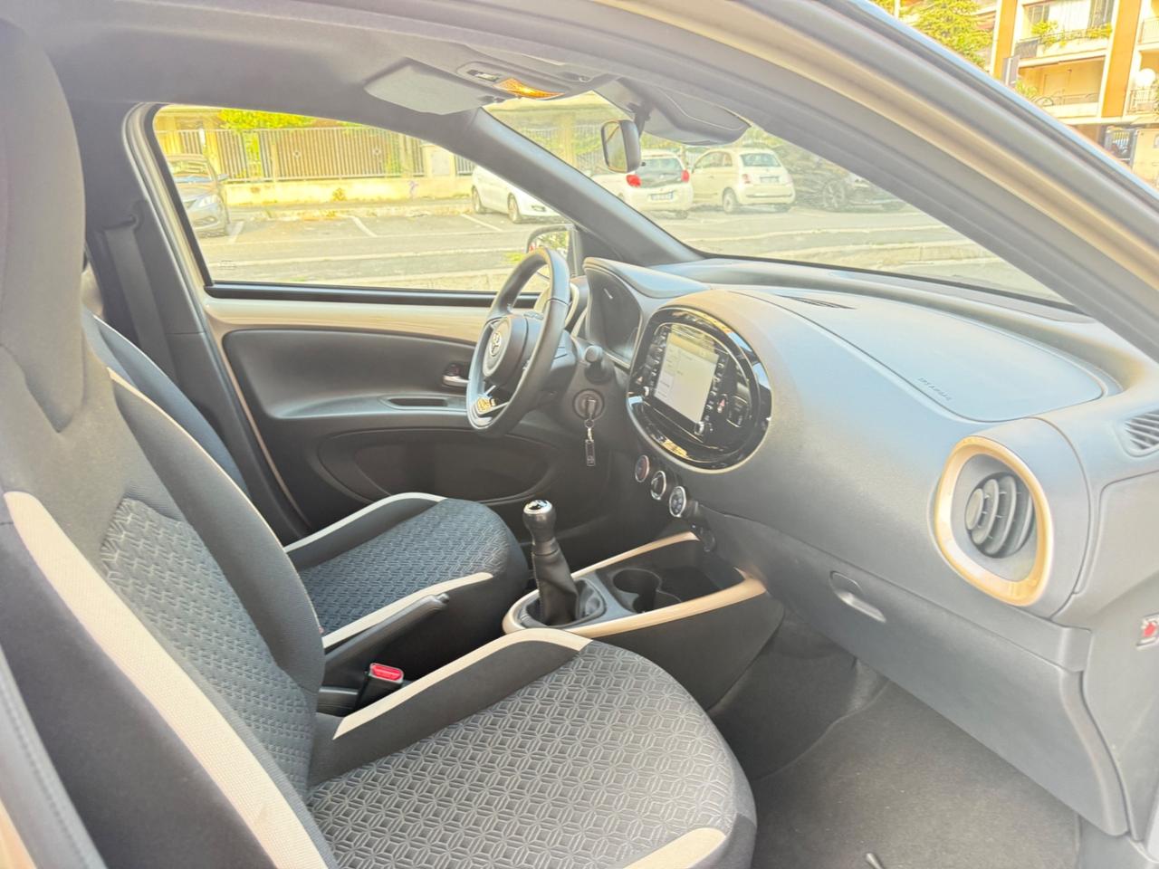 Toyota Aygo X 1.0 VVT-i 72 CV 5 porte Lounge Air S-CVT LED NAVI KAMERA CERCHI 16 PDC BLUETOOTH