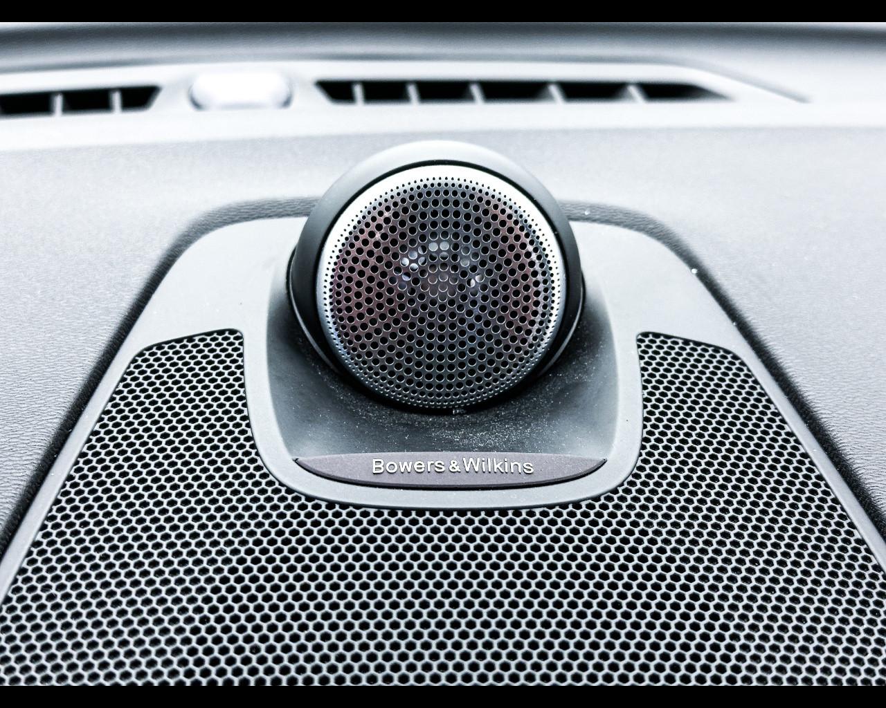 VOLVO XC60 (2017-->) - XC60 B5 (d) AWD Geartronic R-design