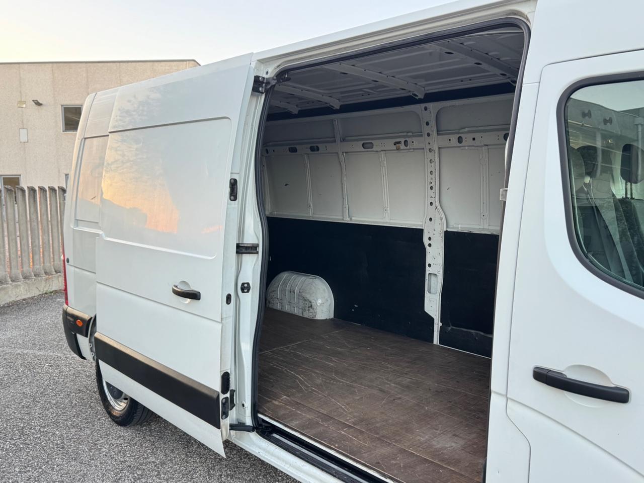 Renault Master 2.3 DCI 125cv L3H2