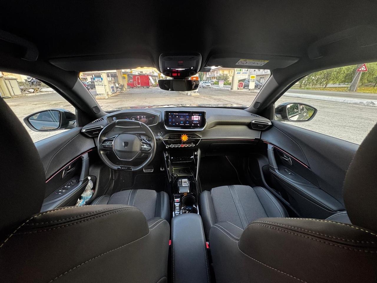 Peugeot 2008 motore elettrico 136 CV GT