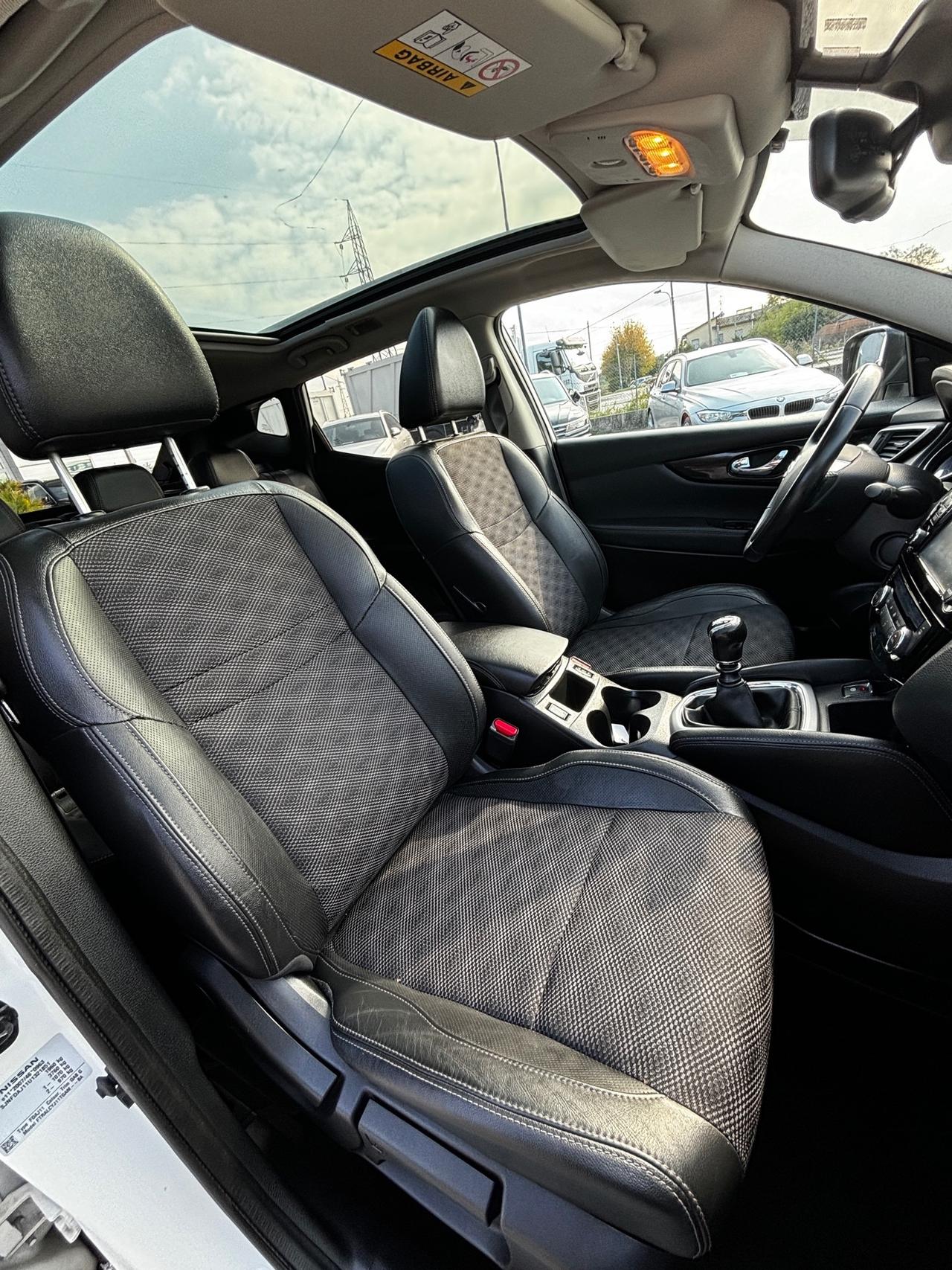 Nissan Qashqai 1.6 dCi 2WD Tekna - 2015