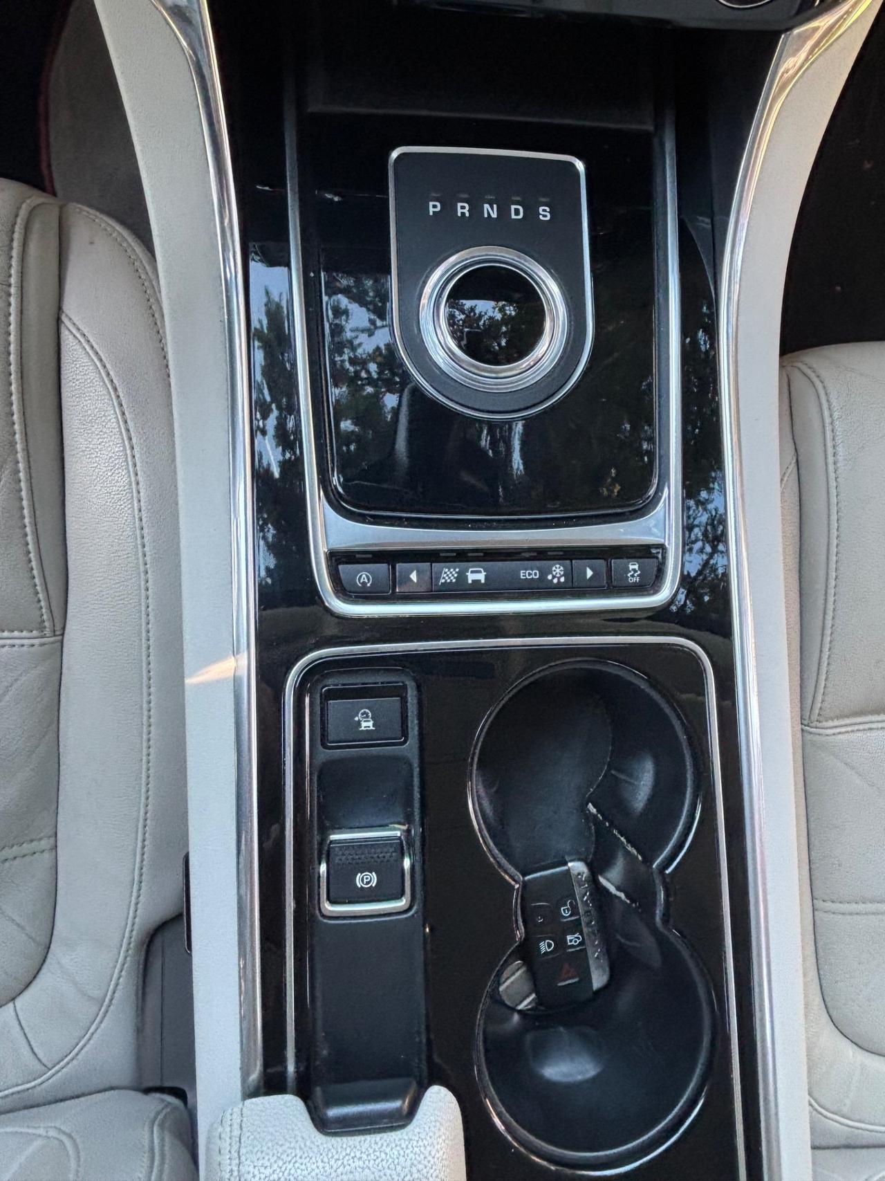 Jaguar XE 2.0 D Turbo R-Sport