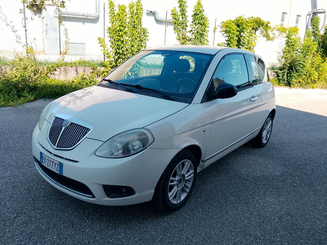 Lancia Ypsilon 1.2 69 CV Unyca - POCHI KM