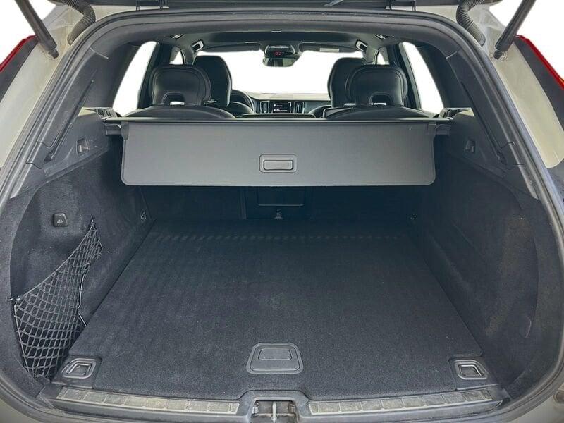 Volvo XC60 B4 197+14 CV AWD Automatica Mild Hybrid Diesel NAVI LED R-design