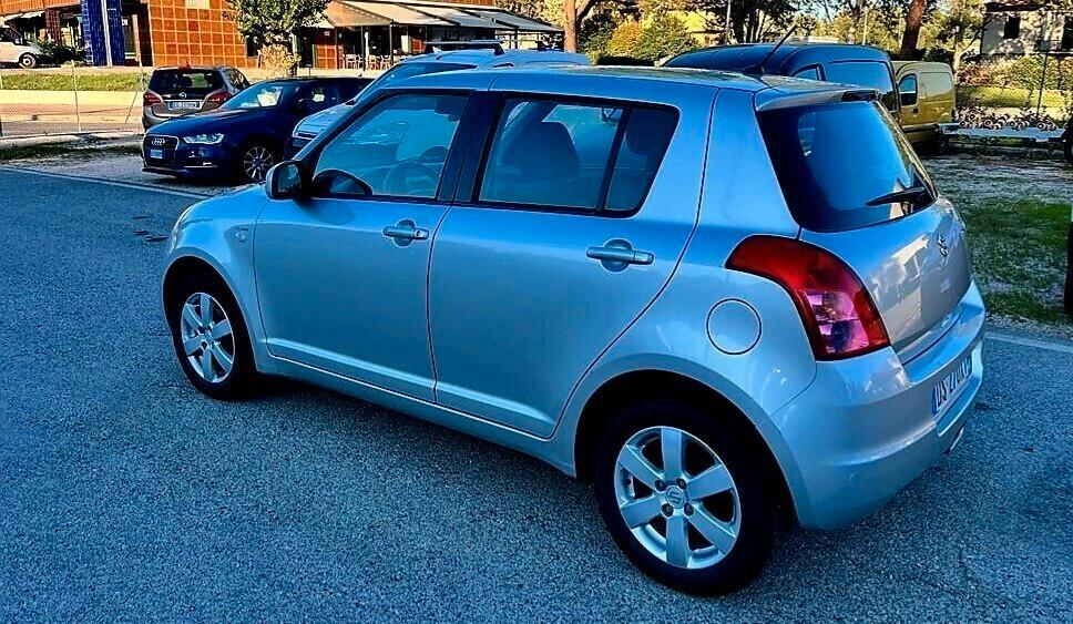Suzuki Swift 4x4 5p. GPL