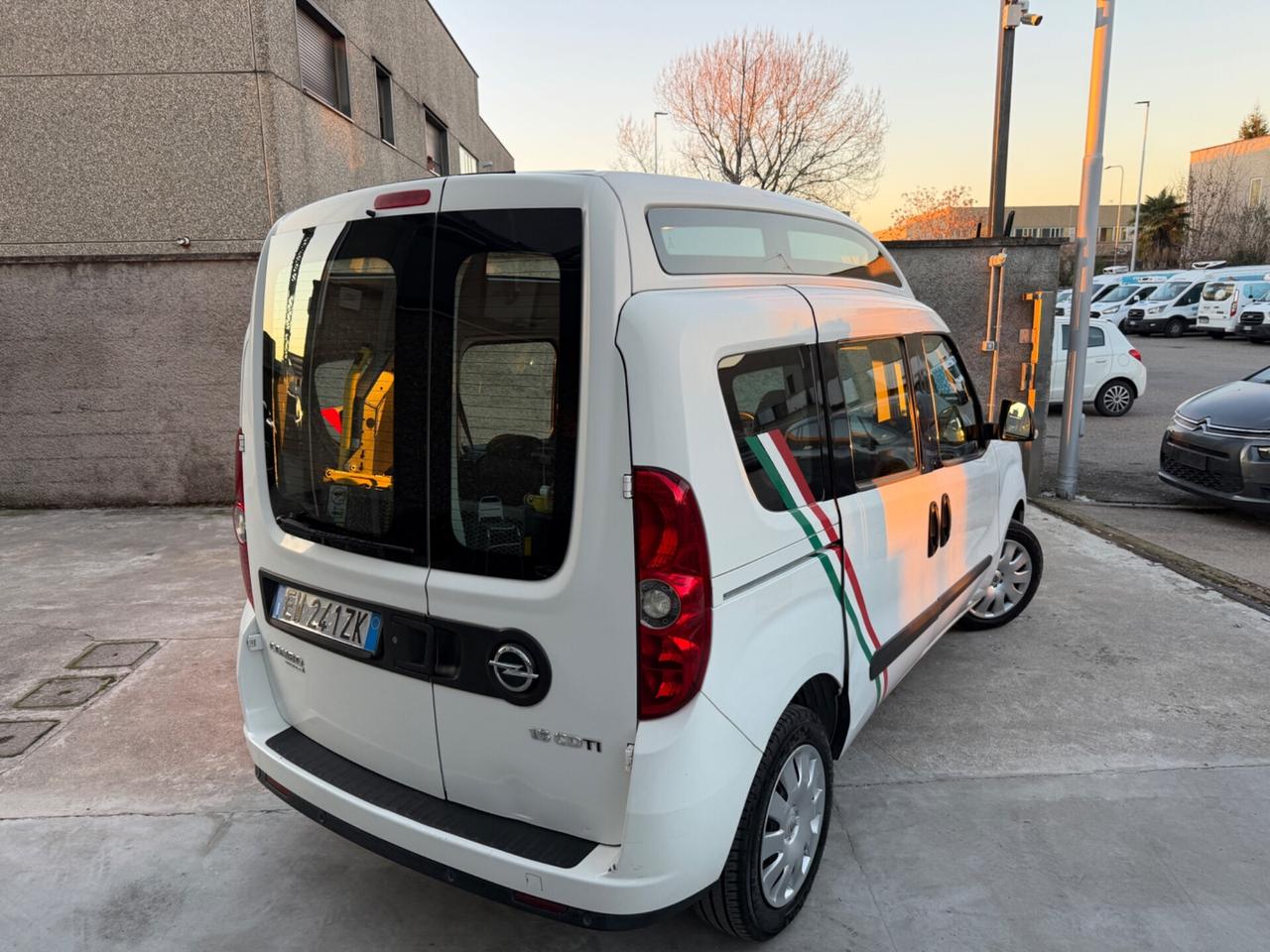 OPEL COMBO 1.6CDTI TETTO ALTO PEDANA OMOLOGATA DISABILI