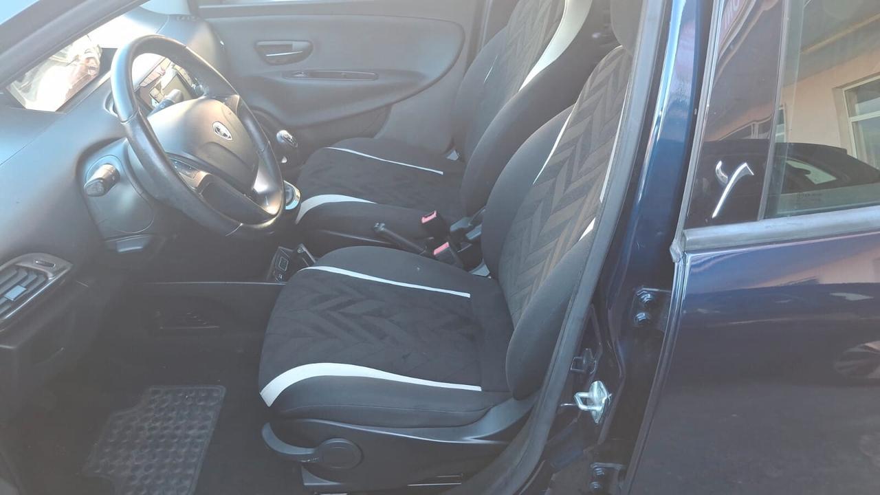 Lancia Ypsilon 1.2 69 CV 5 porte Gold