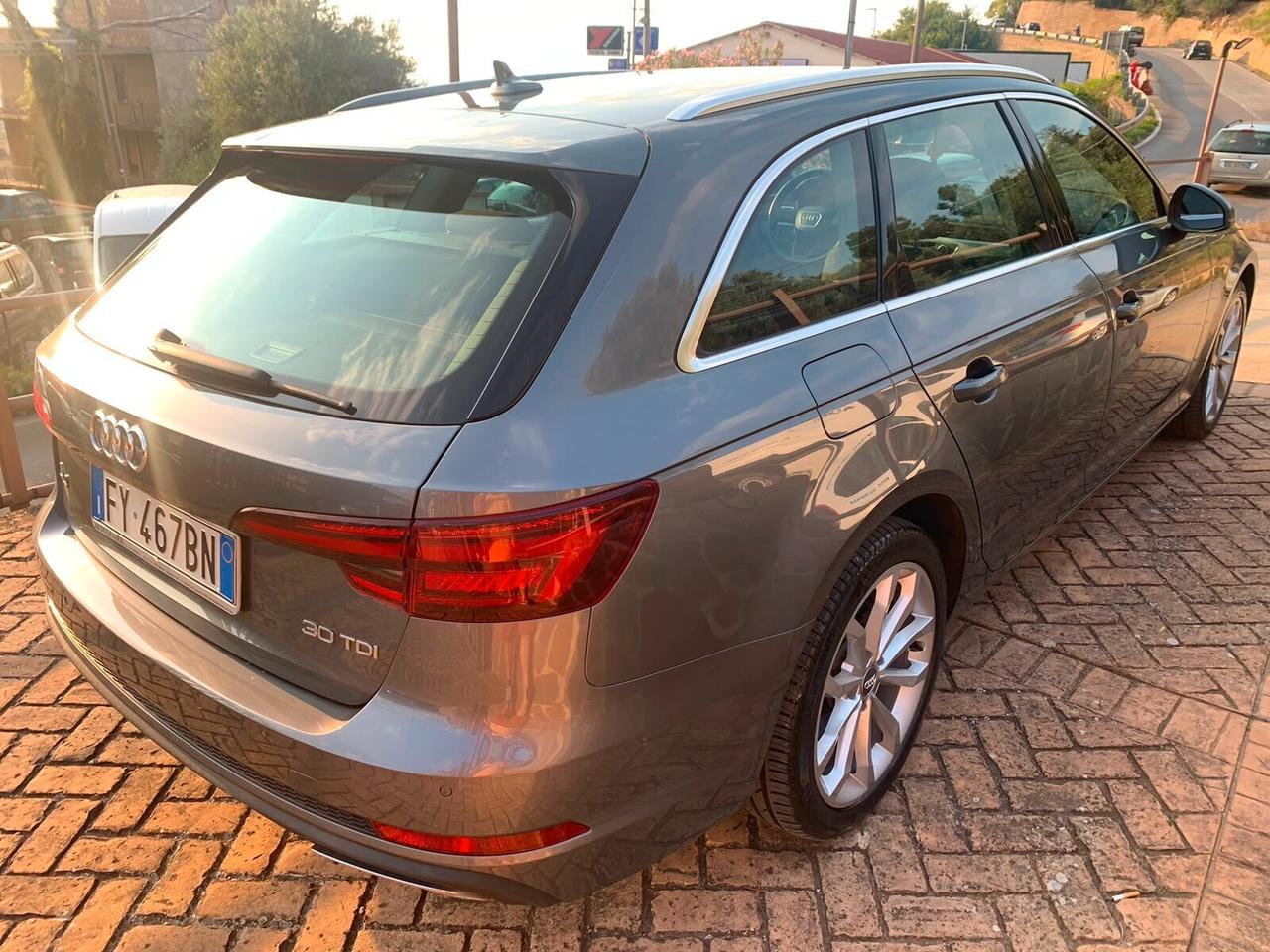 Audi A4 Avant 30 TDI S tronic Business