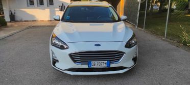 Ford Focus SW Business 1.5 Diesel 120 CV: Eleganza e tecnologia a portata di mano!