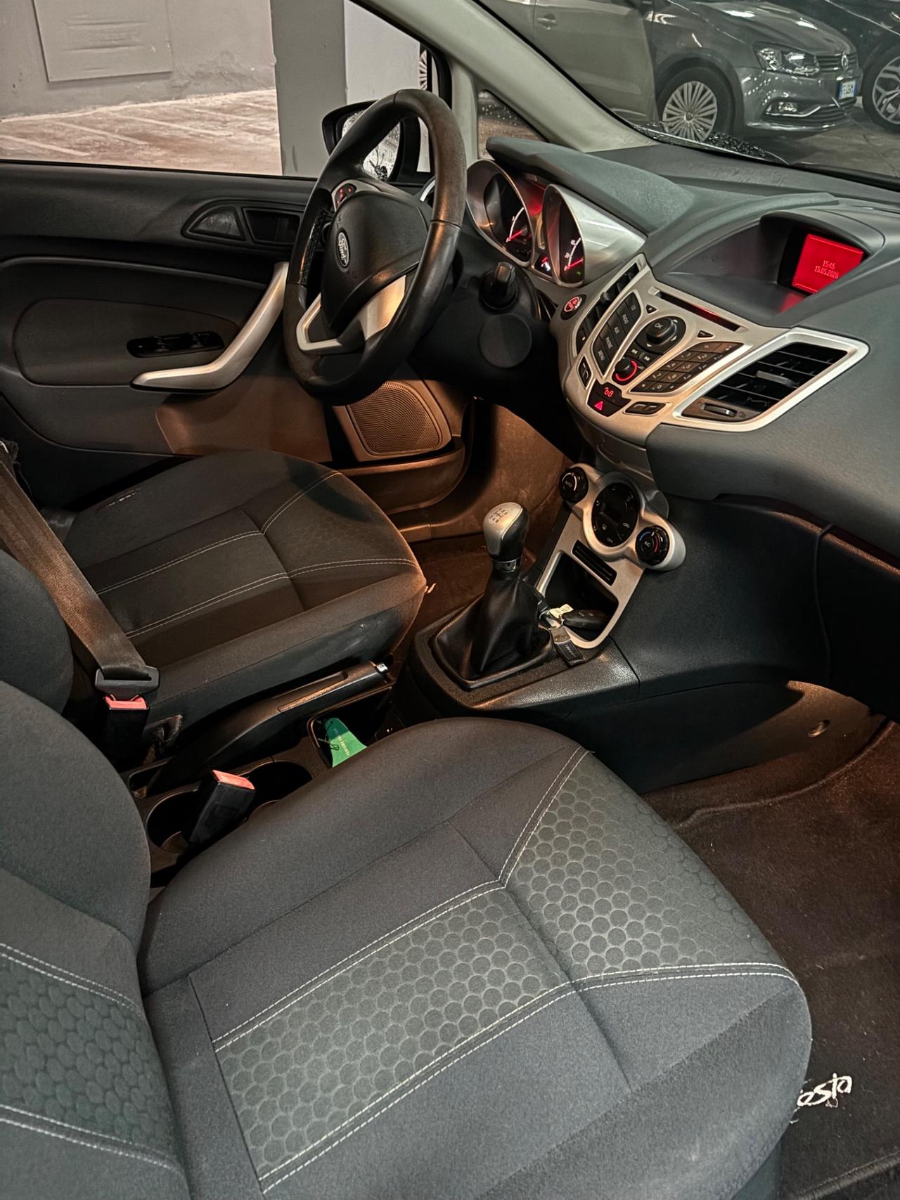 Ford Fiesta 1.4 TDCi 68CV 5 porte Titanium