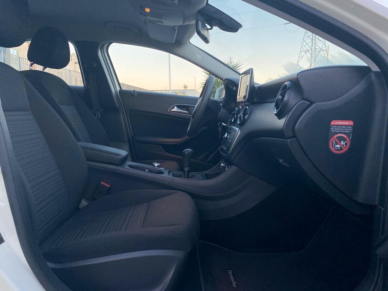 Mercedes-benz A 180 Business *13900Km