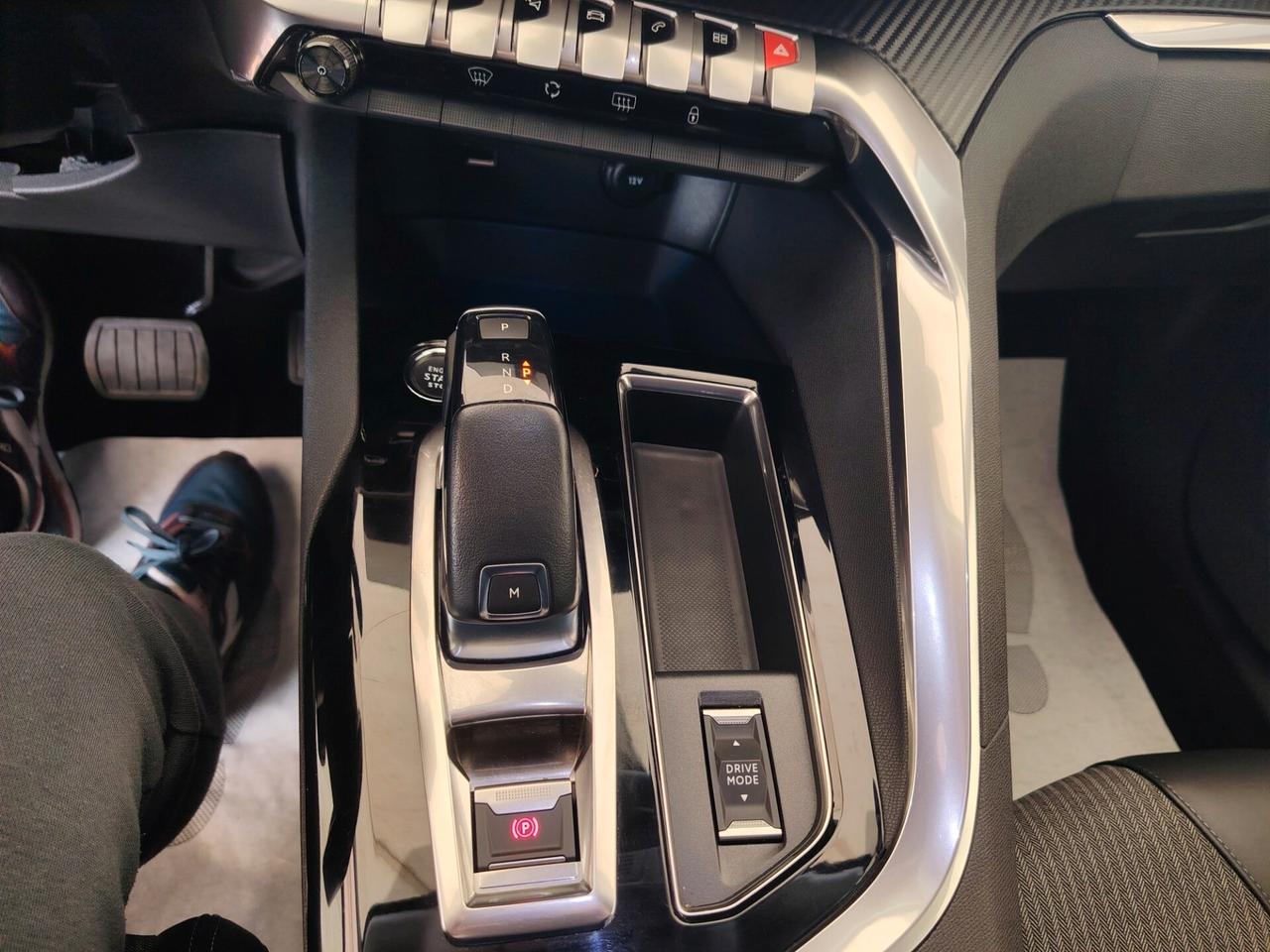 Peugeot 3008 BlueHDi 130 S&S EAT8 Allure 2022 restyling