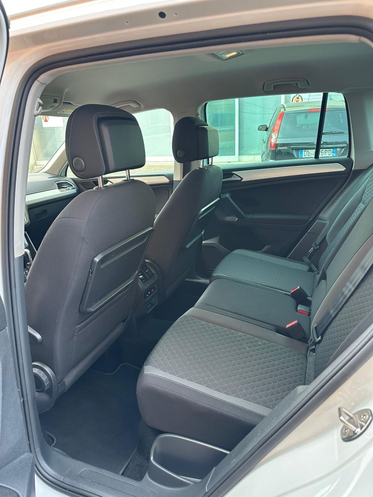 Volkswagen Touran 2.0 TDI 150 CV SCR DSG Business BlueMotion Technology