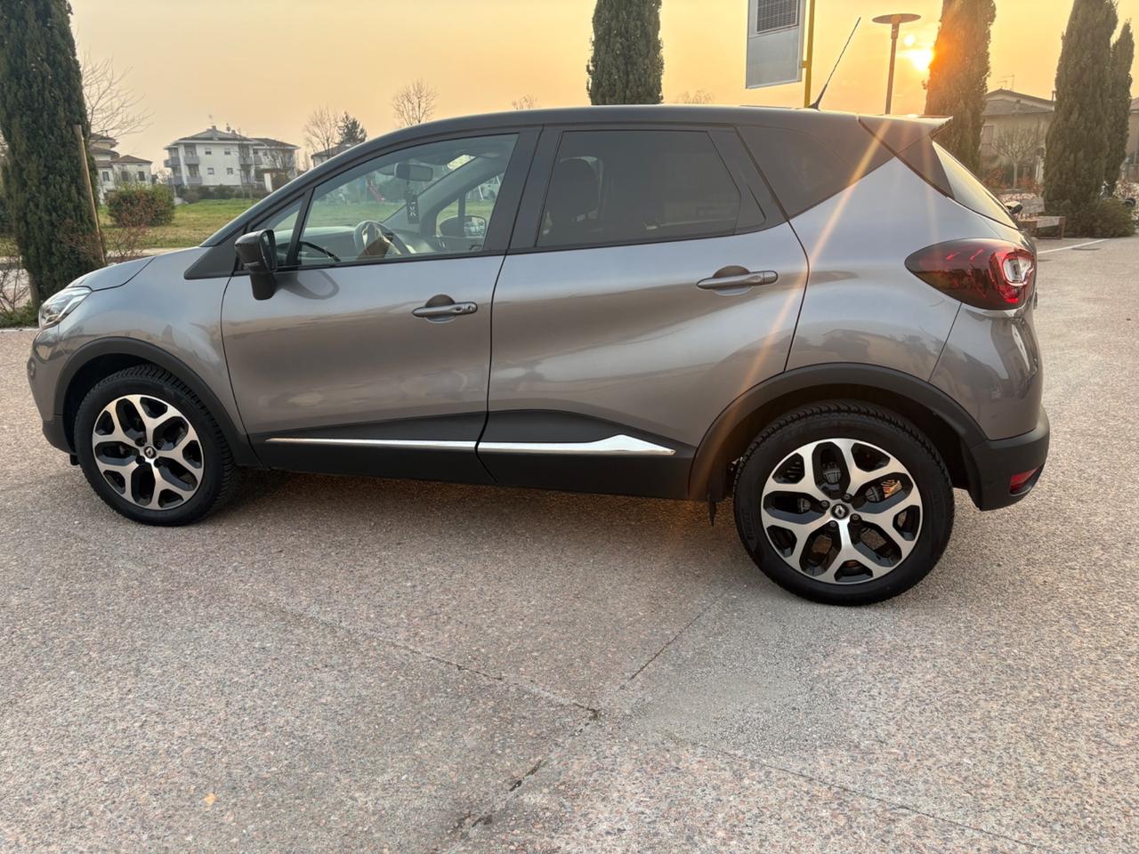 Renault Captur .2.5 dci anno 2017 km 108 mila perfetta