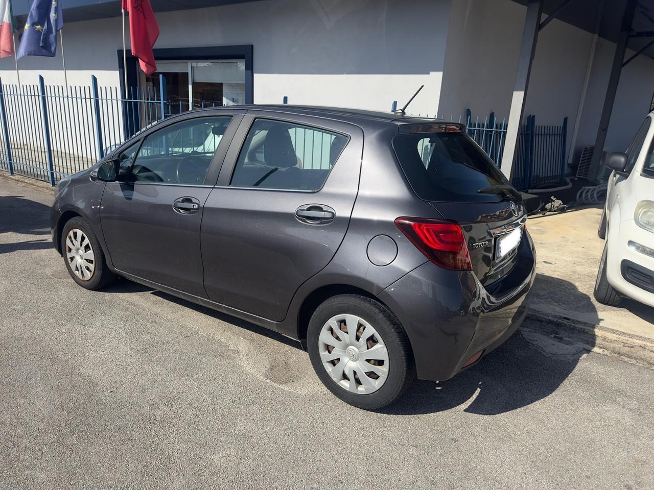 Toyota Yaris 1.3 5 porte Lounge navi telecamera full