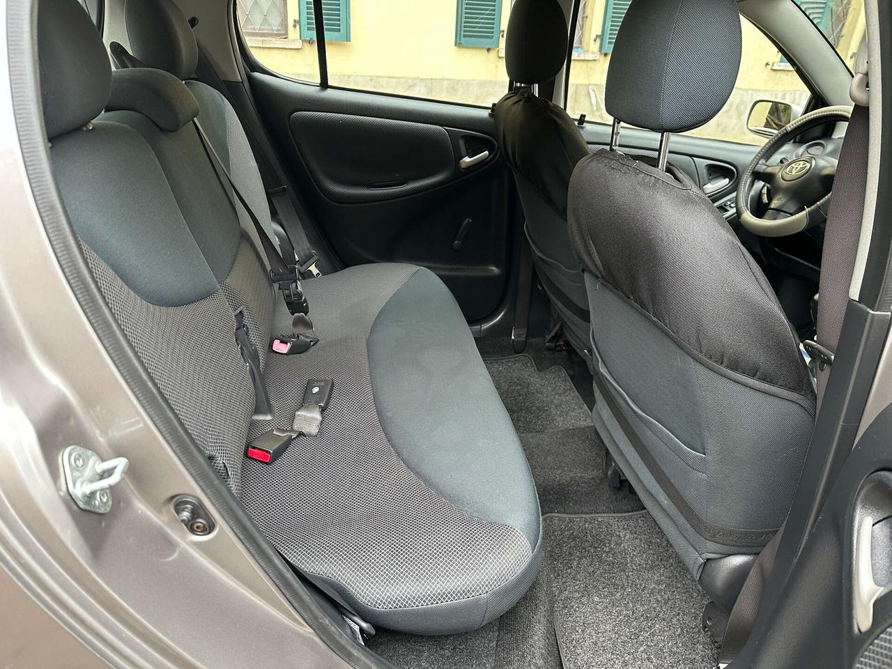 Toyota Yaris 1.4 tdi D-4D cat 5 porte Sol