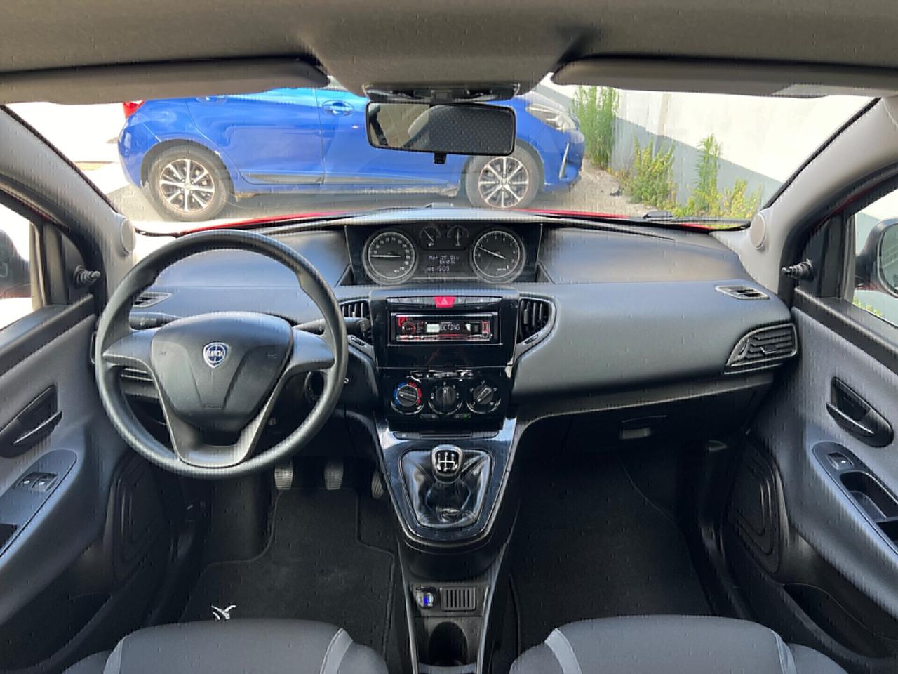 Lancia Ypsilon 1.2 69 CV 5 porte Silver