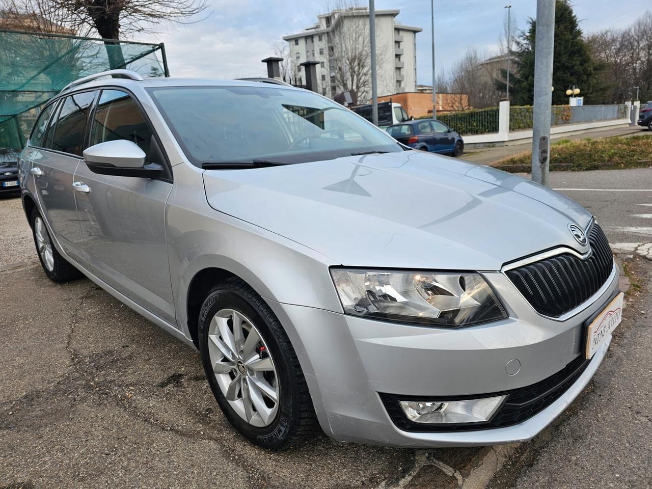 Skoda Octavia 1.6 TDI 105cv DSG Executive*Navi*Euro5*