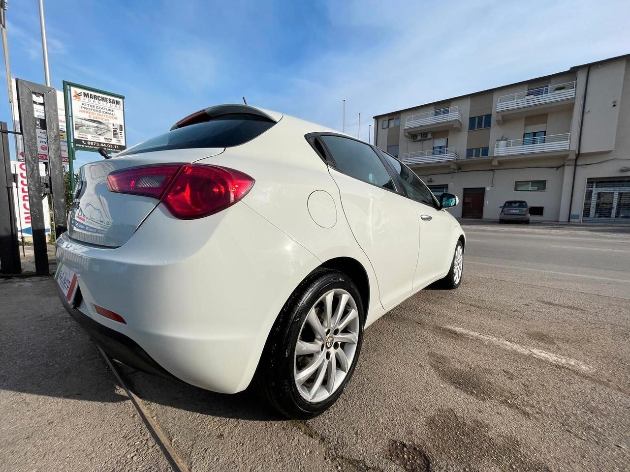 Alfa Romeo Giulietta 1.6 JTDm-2 105 CV Distinctive