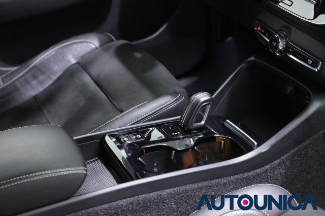 VOLVO XC40 T5 RECHARGE PLUG-IN HYBRID R-DESIGN